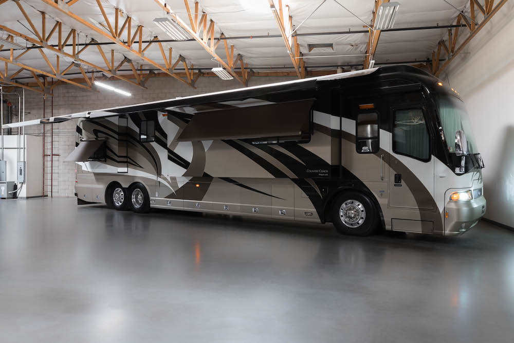 2007 Country Coach Magna For Sale