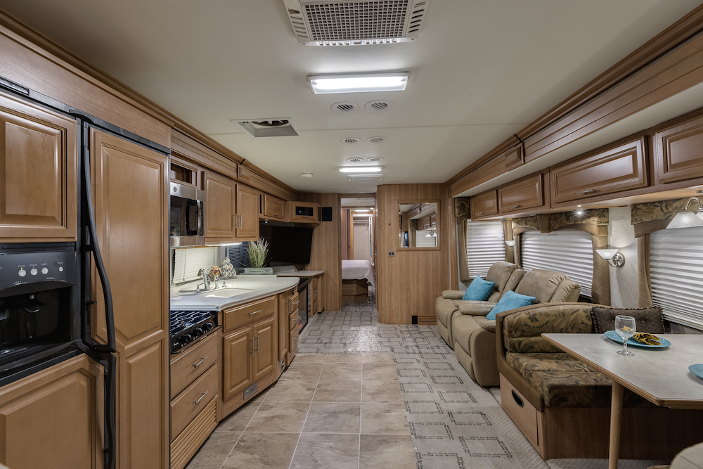 2009 Fleetwood Discovery For Sale