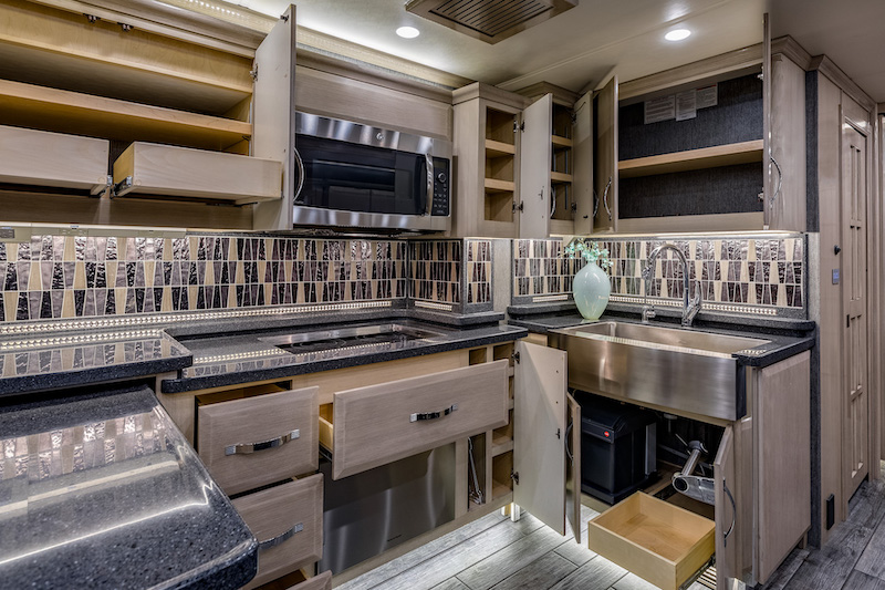 2018 Prevost Newmar King Aire For Sale