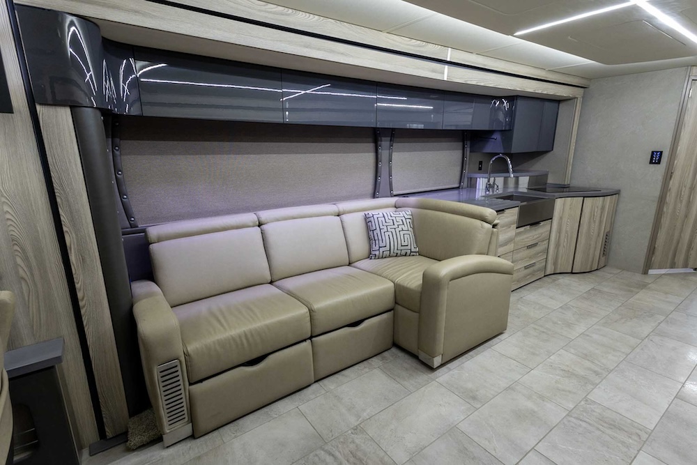 2019 Winnebago Horizon For Sale