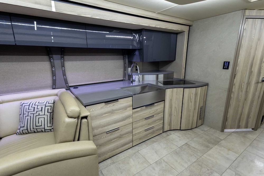 2019 Winnebago Horizon For Sale