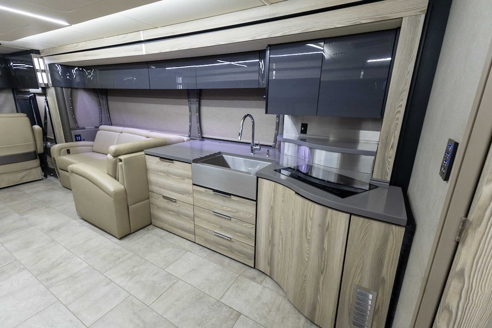 2019 Winnebago Horizon For Sale