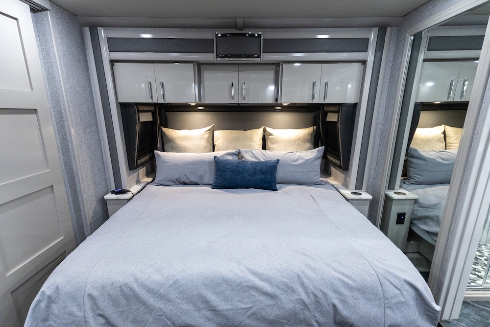 2022 American Coach For Sale