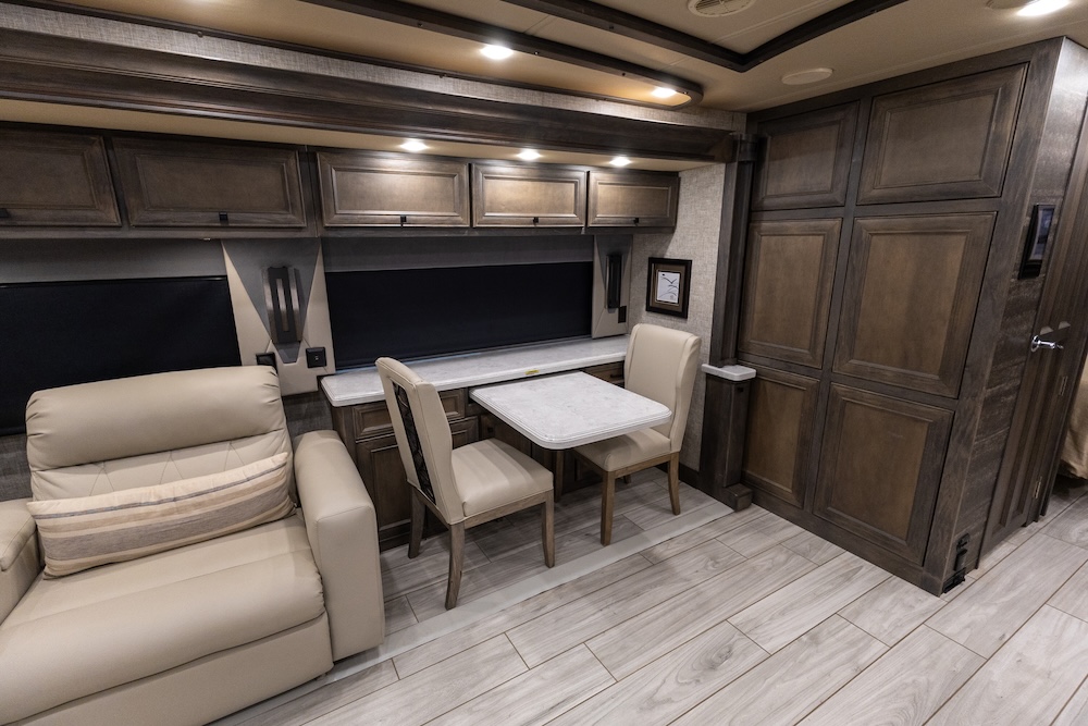 2023 Tiffin AllegroFor Sale