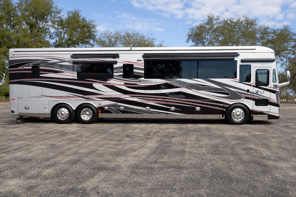 2025 Tiffin Zephyr For Sale