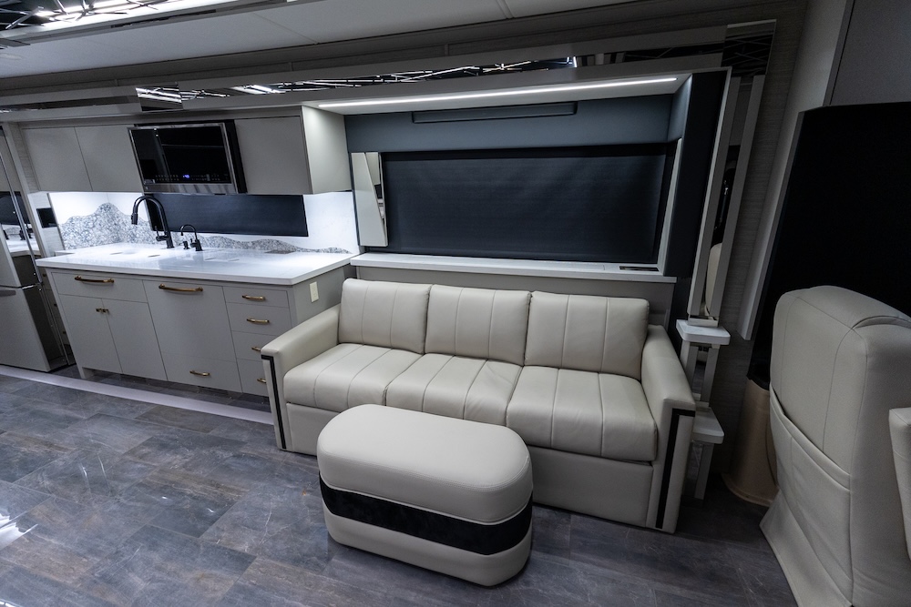 2025 Tiffin Zephyr For Sale