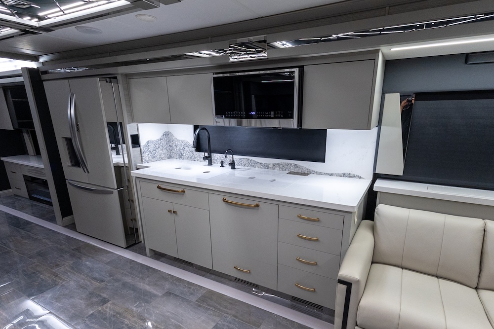 2025 Tiffin Zephyr For Sale