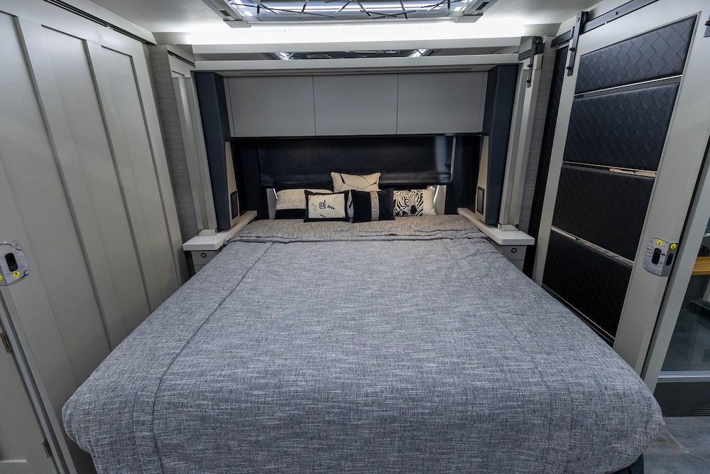 2025 Tiffin Zephyr For Sale