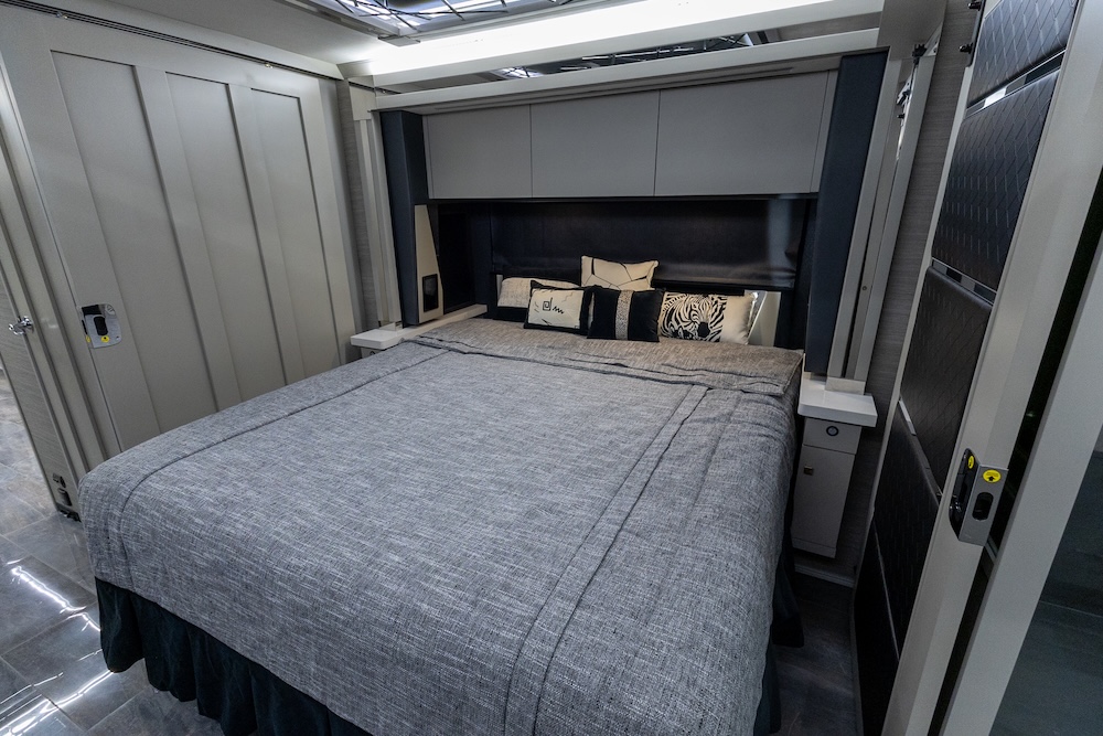 2025 Tiffin Zephyr For Sale