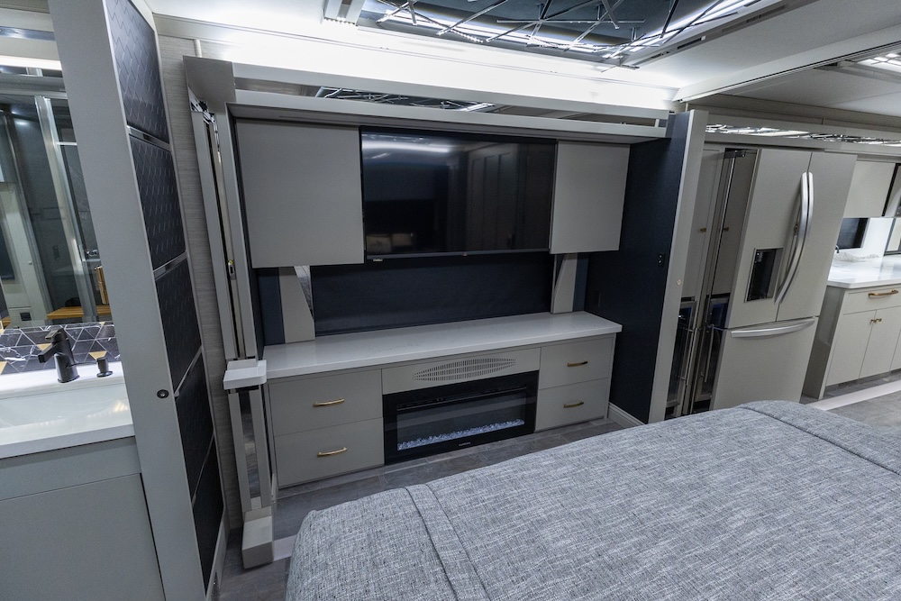 2025 Tiffin Zephyr For Sale