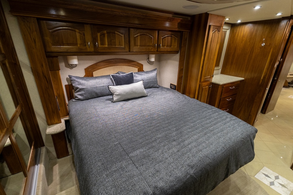 2007 Country CoachFor Sale