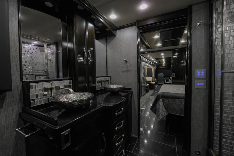 2014 Prevost Newmar King Aire For Sale