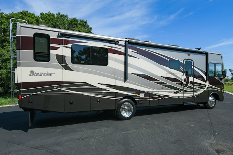 2015 Fleetwood Bounder  For Sale