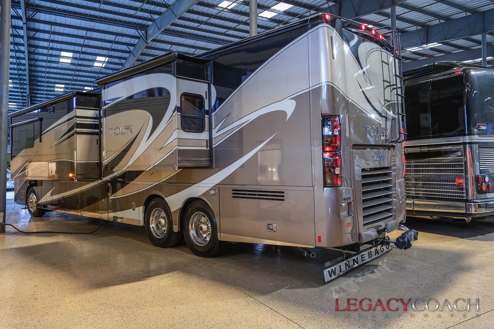 20016 Winnebago Tour For Sale