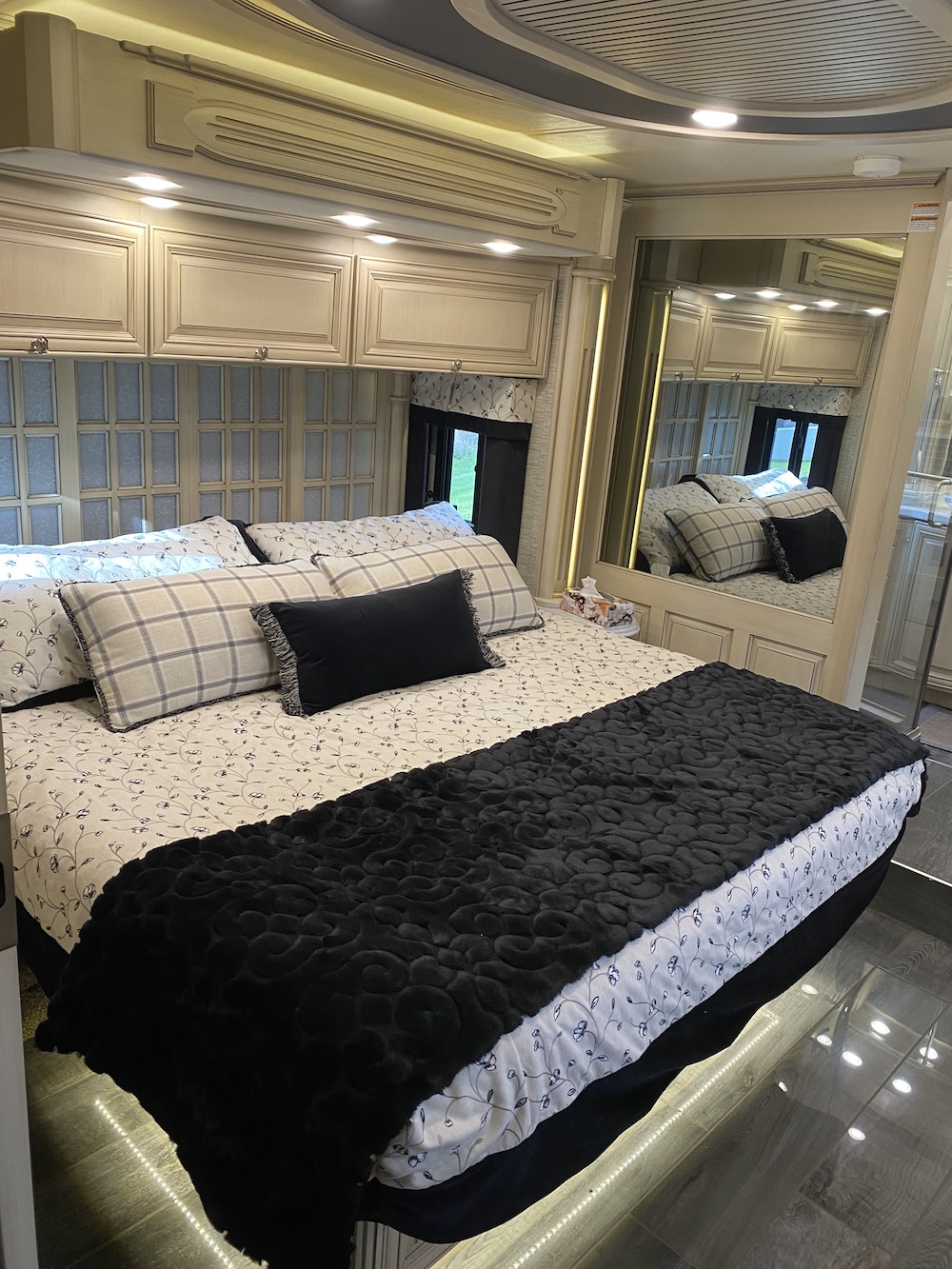 2018 Newmar Essex For Sale