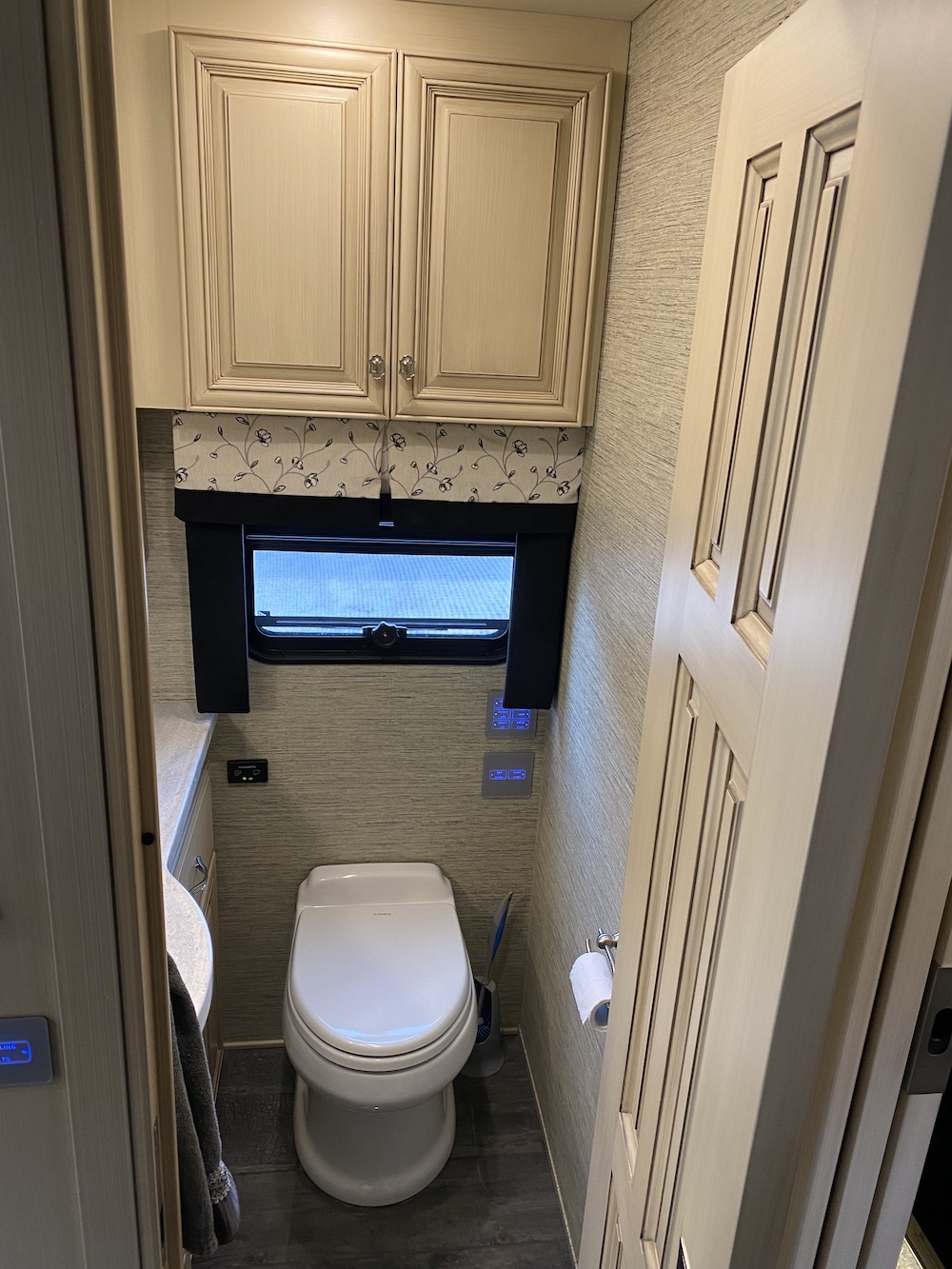 2018 Newmar Essex For Sale