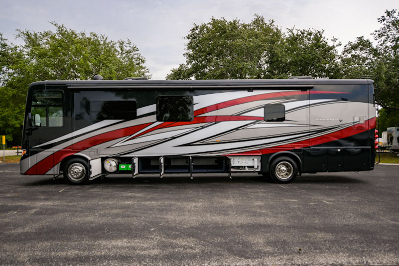 2018 Newmar Ventana LE 4037Triple Full Wall Slide