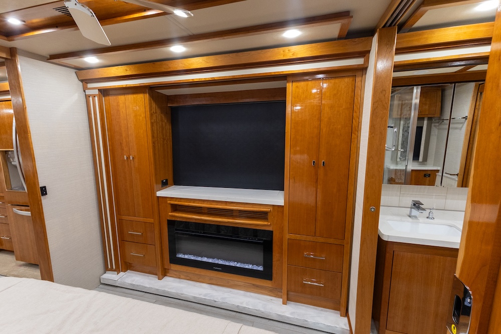 2022 Tiffin Zephyr For Sale
