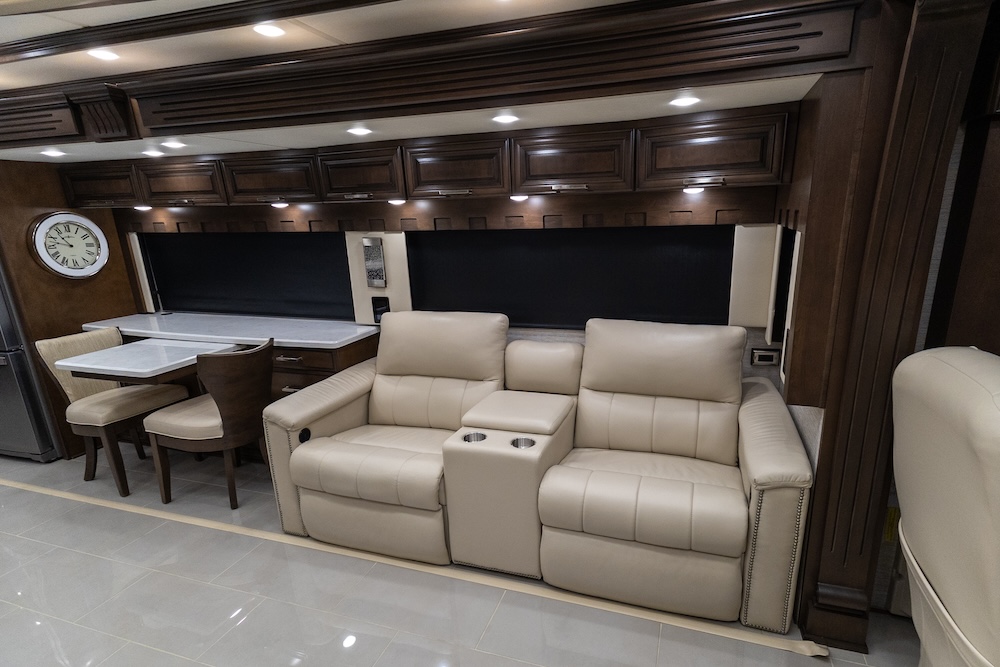 2023 Newmar London Aire For Sale