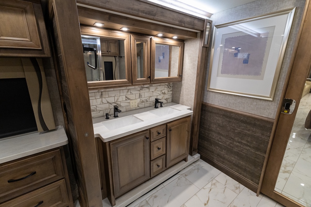 2024 Tiffin Pheaton For Sale